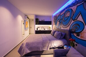 Tallelokero huoneessa, silitysrauta/-lauta, Wi-Fi, vuodevaatteet