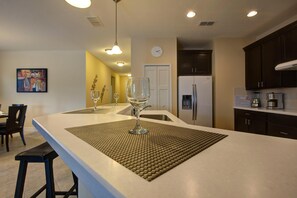 單棟房屋 (Gated Community!! Private pool with l) | 私人廚房 | 雪櫃、微波爐、焗爐、爐具