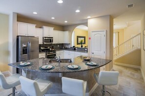 Ferienhaus (Solterra Resort, spacious house with ) | Eigene Küche | Kühlschrank, Mikrowelle, Ofen, Herdplatte