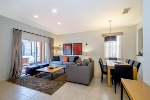 ハウス | リビングルーム | 1 インチのテレビ (ケーブル放送視聴可)