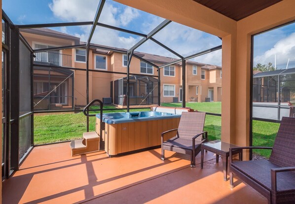 ハウス | プール | 温水プール