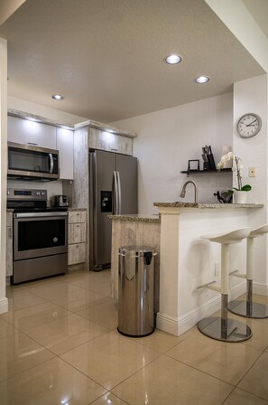 House (Venetian Bay Community, pools, spa, b) | Private kitchen