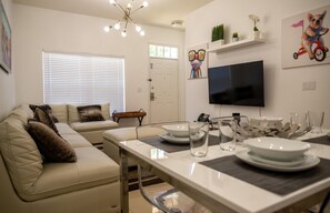 Huis (Venetian Bay Community, pools, spa, b) | Dineren op de kamer