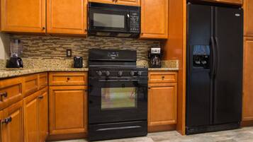 House | Private kitchen | Fridge, microwave, stovetop, dishwasher