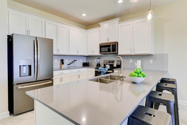 獨棟房屋 (Brand New Condo at Champion Gate with) | 私人廚房 | 烤箱、爐台、洗碗機、咖啡機/沖茶器