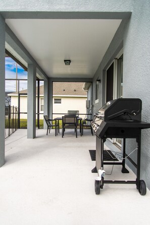 House (Trafalgar Resort community pool and G) | BBQ/picnic Area