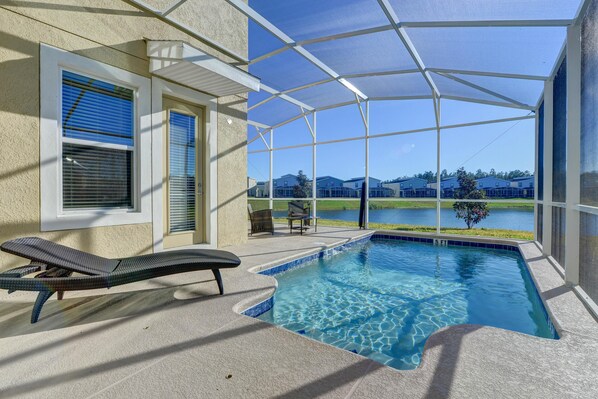 獨棟房屋 (Champion Gate Resort.. Game room, pri) | 游泳池 | 室外游泳池,提供日光浴躺椅