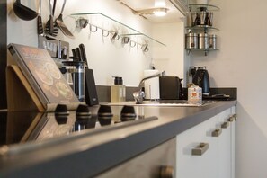 Private kitchen - Nest Easy - Alpha House (Northampton)