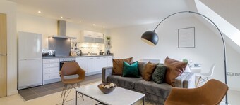 Nest Easy - Alpha House