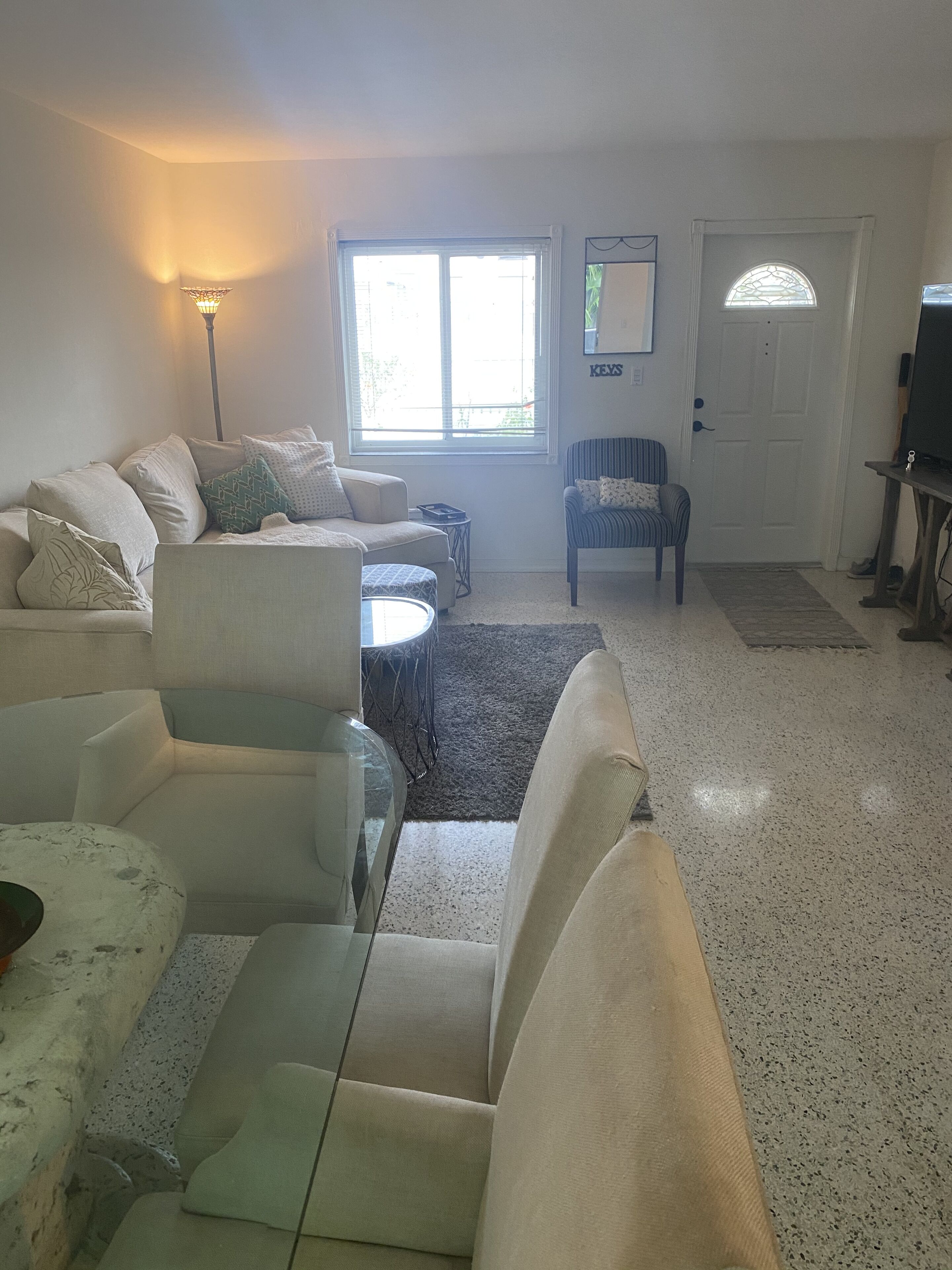 Charming House - 3 Bedroom 1 Bath with pool.