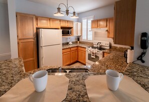 Leilighet (Cozy apartment only miles from Disney) | Eget kjøkken | Ovn, kaffetrakter/tekoker, brødrister og hurtigmikser