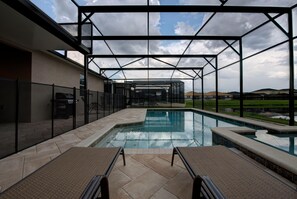 Rumah (Gated Community! Sparkling private po) | Kolam renang