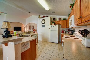 独立别墅 (Gated community, private pool,  spaci) | 私人厨房 | 冰箱、微波炉、烤箱、炉灶