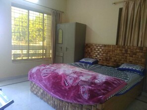 3 bedrooms, Internet - HOUSE, 3 PRIVATE DOUBLE BEDROOMS WITH BATH AND KITCHEN (Gwalior)