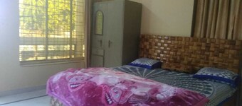 HOUSE, 3 PRIVATE DOUBLE BEDROOMS WITH BATH AND KITCHEN