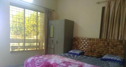 HOUSE, 3 PRIVATE DOUBLE BEDROOMS WITH BATH AND KITCHEN