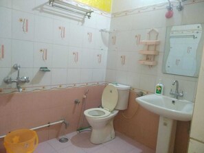 Bathroom - HOUSE, 3 PRIVATE DOUBLE BEDROOMS WITH BATH AND KITCHEN (Gwalior)