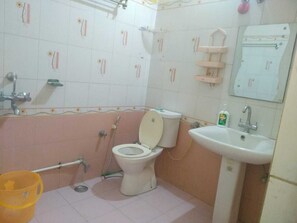 Bathroom - HOUSE, 3 PRIVATE DOUBLE BEDROOMS WITH BATH AND KITCHEN (Gwalior)