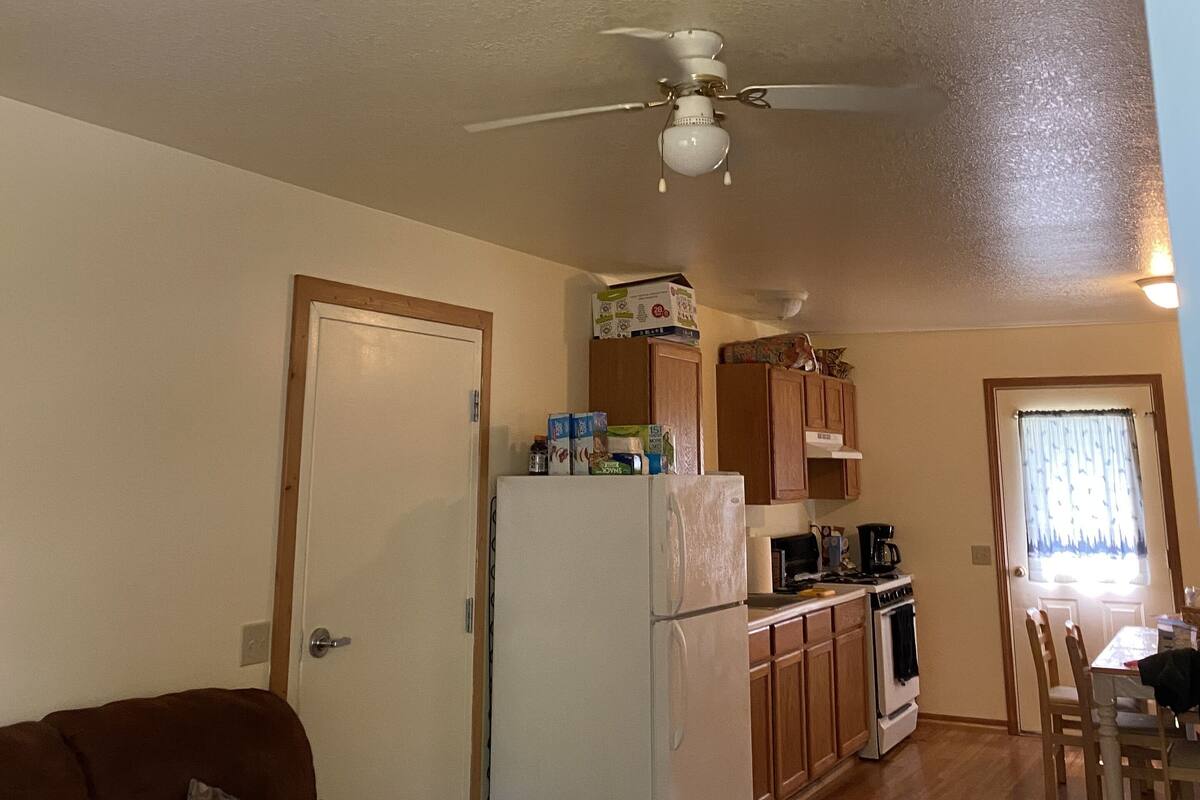 Deluxe Cabin, 2 Bedrooms, Non Smoking, Partial Lake View | Private kitchen | Coffee/tea maker, fridge, microwave, stovetop