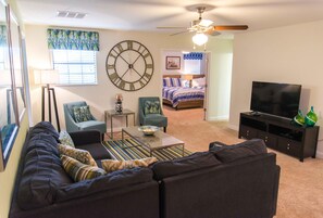 Casa (Champions Gate Resort, game room, pri) | Sala de estar | TV