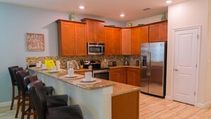 Private kitchen - Champion Gate Villa by Orlando Short Term (Davenport)