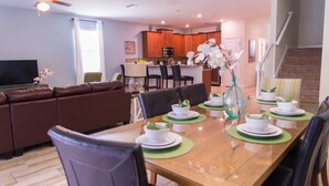 Private kitchen - Champion Gate Villa by Orlando Short Term (Davenport)