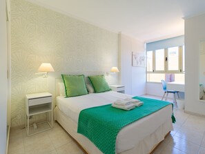 1 chambre, fer et planche Ă repasser, Wi-Fi gratuit, draps fournis