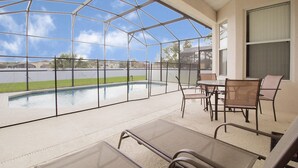 Huis (Emerald Mansion for Extended Families) | Balkon