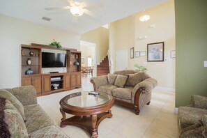 House (Emerald Mansion for Extended Families) | Living room