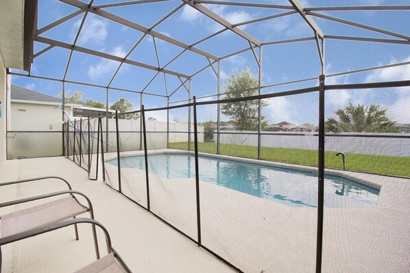 House (Emerald Mansion for Extended Families) | Pool