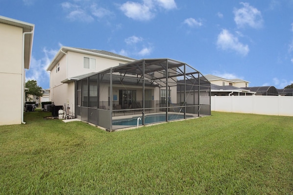 House (Emerald Mansion for Extended Families) | Pool