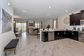 Ferienhaus (Storey Lake Resort, private pool, nea) | Eigene Küche | Kühlschrank, Mikrowelle, Ofen, Herdplatte