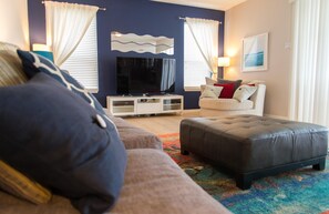 Villa (Bellavida Resort, private pool, 2 gam) | Oppholdsrom | TV