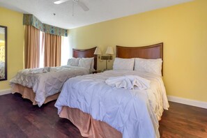 Studio (Studio with double bed and community ) | 1 soverom, strykejern/-brett og wi-fi (inkludert)