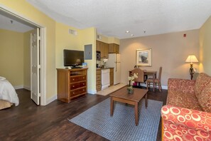 Studio (Studio with double bed and community ) | 1 Schlafzimmer, Bügeleisen/Bügelbrett, kostenloses WLAN