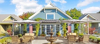 Sonoma Bungalow Studio Suite 6 is located just steps from Historic Sonoma Plaza