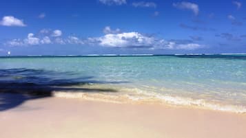 Beach nearby, sun-loungers, beach towels
