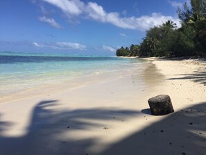 In Strandnähe, Liegestühle, Strandtücher