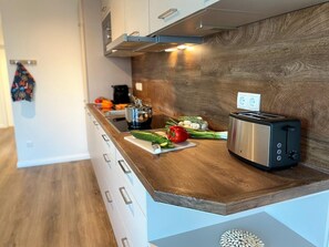 Apartment | Private kitchen | Fridge, microwave, stovetop, dishwasher - Meeresblick " Fräulein Krabbe " Haus 3 WE 40 (Hohwacht)