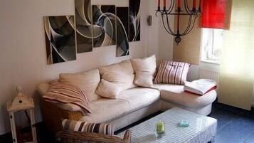 Apartment | Living room | TV, DVD player