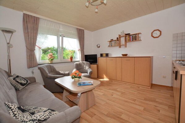 Apartment (Haus Bünzow 2) | Wohnzimmer | Fernseher