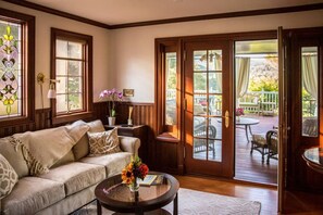 Smart TV - Mountain View Retreat (Fairfax)