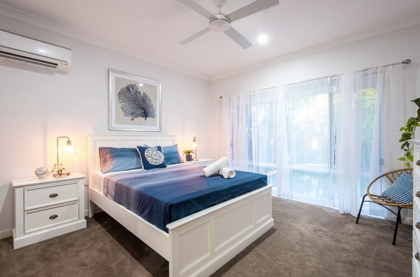 R Stylish Broadbeach Home With Pool