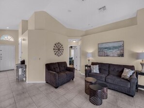 House (Gated Community, amaizing private poo) | Living room