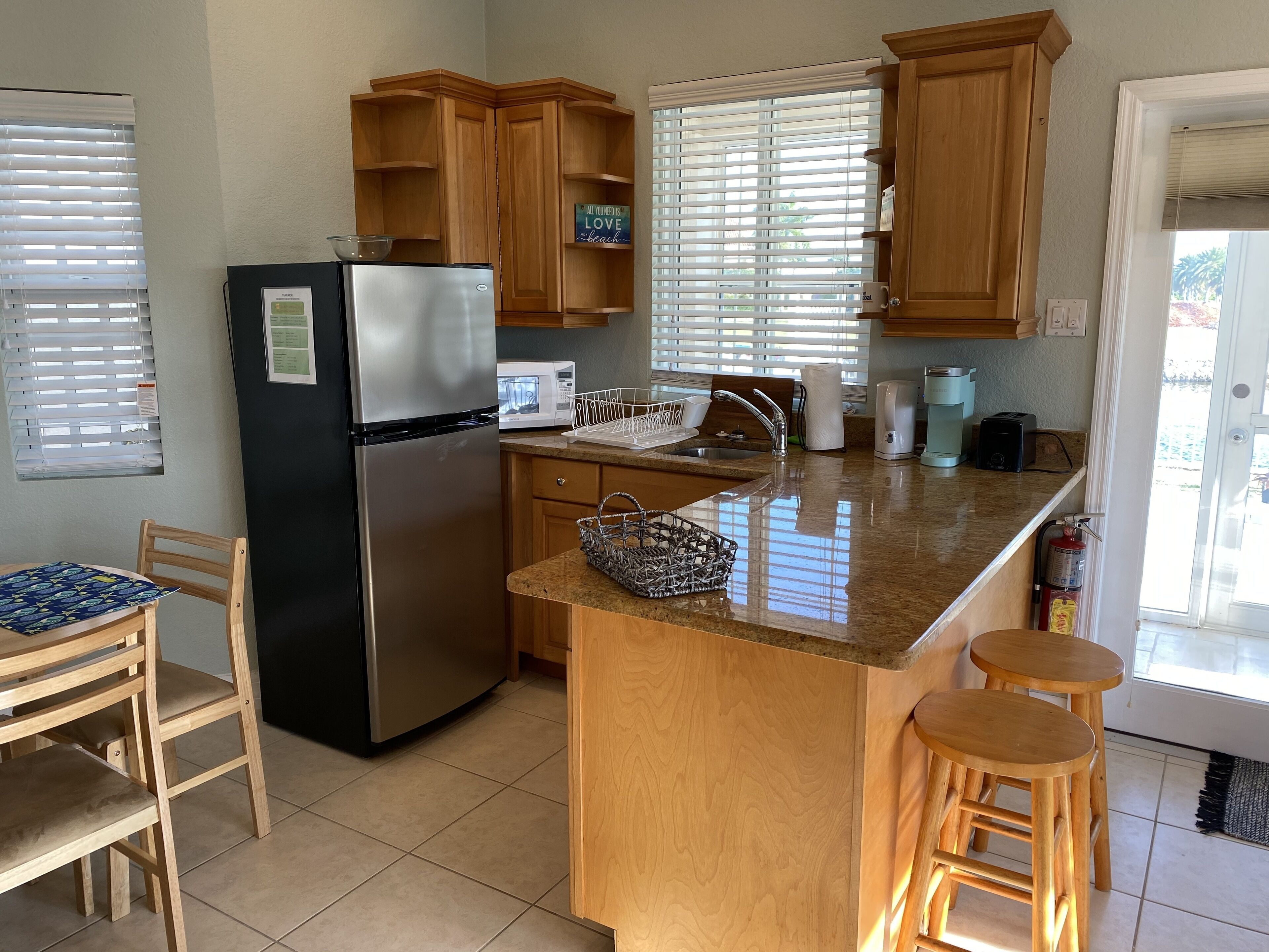 冷蔵庫、電子レンジ、コーヒー / ティーメーカー、電気ポット