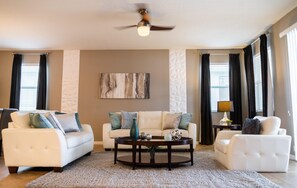 House (Gated Community,  Private pool and ga) | Living room