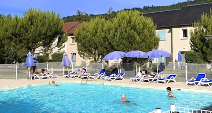 Maisonnette en Dordogne | AccĂšs Piscine + Table de Ping Pong!