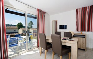 Dining - Appart Abordable avec Accès à 2 Piscines! (Salavas)