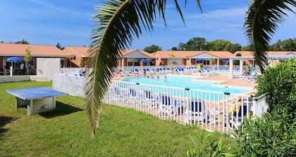 Studio | Accès 2 Piscines + Parking!