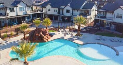 Beautiful Poolside Townhome at Ocotillo Springs in Santa Clara